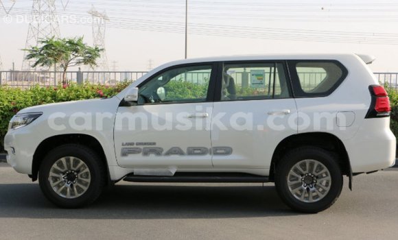 Acheter Import Voiture Toyota Prado Blanc à Import - Dubai, Harare Acheter Import Voiture Toyota Prado Blanc à Import - Dubai, Harare