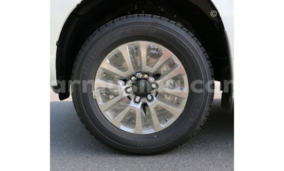 Acheter Import Voiture Toyota Prado Blanc à Import - Dubai, Harare Acheter Import Voiture Toyota Prado Blanc à Import - Dubai, Harare