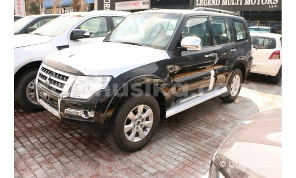 Acheter Import Voiture Mitsubishi Pajero Noir à Import - Dubai, Harare Acheter Import Voiture Mitsubishi Pajero Noir à Import - Dubai, Harare