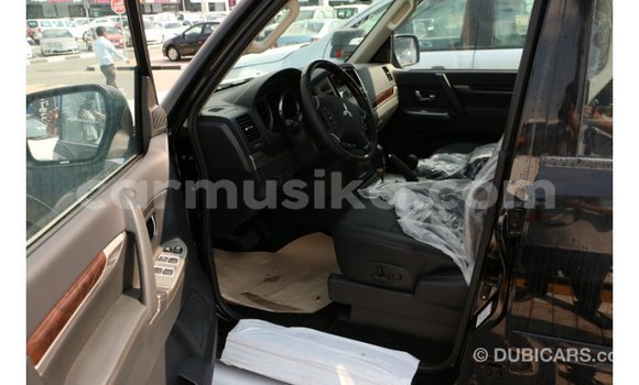 Acheter Import Voiture Mitsubishi Pajero Noir à Import - Dubai, Harare Acheter Import Voiture Mitsubishi Pajero Noir à Import - Dubai, Harare