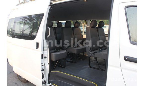 Acheter Import Voiture Toyota Hiace Blanc à Import - Dubai, Harare Acheter Import Voiture Toyota Hiace Blanc à Import - Dubai, Harare