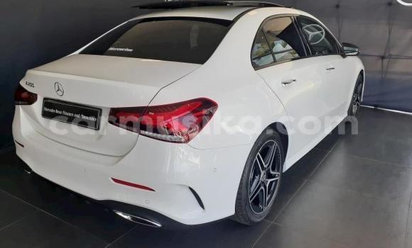 Acheter Occasion Voiture Mercedes‒Benz C–Class Blanc à Beitbridge, Matabeleland South Acheter Occasion Voiture Mercedes‒Benz C–Class Blanc à Beitbridge, Matabeleland South