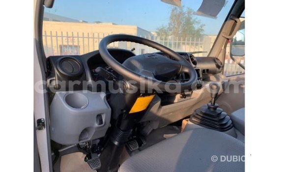 Nunua Imported Hino 300 Series Nyeupe Lori ndani ya Import - Dubai nchini Harare