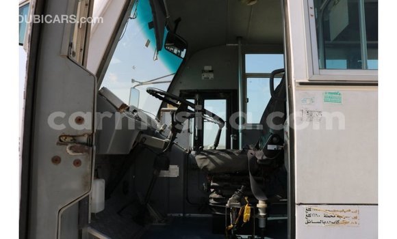 Nunua Imported TATA Xenon Nyeupe Gari ndani ya Import - Dubai nchini Harare