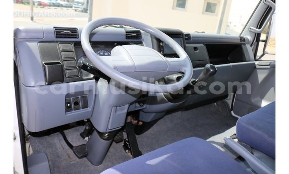 Nunua Imported Mitsubishi Canter Nyeupe Lori ndani ya Import - Dubai nchini Harare