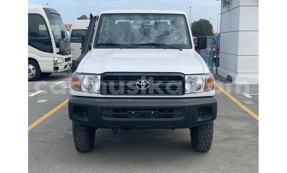 Acheter Import Voiture Toyota Land Cruiser Blanc à Import - Dubai, Harare Acheter Import Voiture Toyota Land Cruiser Blanc à Import - Dubai, Harare