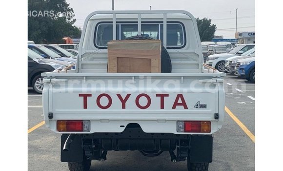 Acheter Import Voiture Toyota Land Cruiser Blanc à Import - Dubai, Harare Acheter Import Voiture Toyota Land Cruiser Blanc à Import - Dubai, Harare