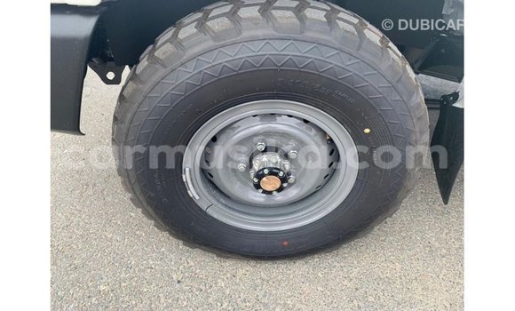 Acheter Import Voiture Toyota Land Cruiser Blanc à Import - Dubai, Harare Acheter Import Voiture Toyota Land Cruiser Blanc à Import - Dubai, Harare