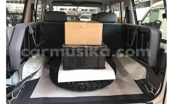 Acheter Import Voiture Toyota Land Cruiser Blanc à Import - Dubai, Harare Acheter Import Voiture Toyota Land Cruiser Blanc à Import - Dubai, Harare