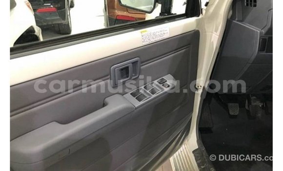 Acheter Import Voiture Toyota Land Cruiser Blanc à Import - Dubai, Harare Acheter Import Voiture Toyota Land Cruiser Blanc à Import - Dubai, Harare