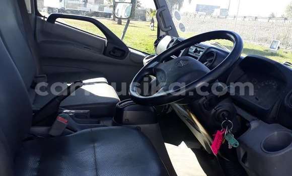 Buy Used Hino 300 White Truck in Beitbridge in Matabeleland South Buy Used Hino 300 White Truck in Beitbridge in Matabeleland South