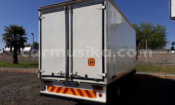 Buy Used Hino 300 White Truck in Beitbridge in Matabeleland South Buy Used Hino 300 White Truck in Beitbridge in Matabeleland South