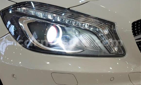 Tenga Tsaru Mercedes‒Benz 250 Chena Mota in Beitbridge in Matabeleland South Tenga Tsaru Mercedes‒Benz 250 Chena Mota in Beitbridge in Matabeleland South