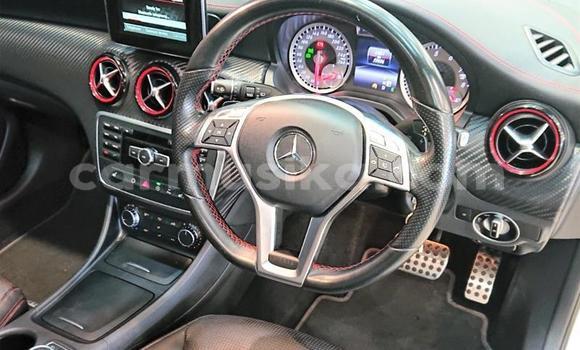 Tenga Tsaru Mercedes‒Benz 250 Chena Mota in Beitbridge in Matabeleland South Tenga Tsaru Mercedes‒Benz 250 Chena Mota in Beitbridge in Matabeleland South