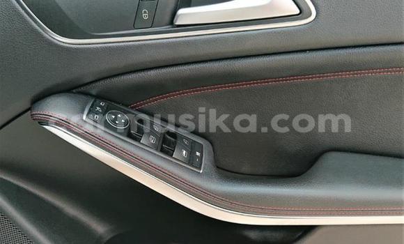 Tenga Tsaru Mercedes‒Benz 250 Chena Mota in Beitbridge in Matabeleland South Tenga Tsaru Mercedes‒Benz 250 Chena Mota in Beitbridge in Matabeleland South