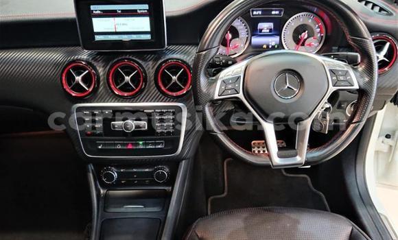 Tenga Tsaru Mercedes‒Benz 250 Chena Mota in Beitbridge in Matabeleland South Tenga Tsaru Mercedes‒Benz 250 Chena Mota in Beitbridge in Matabeleland South