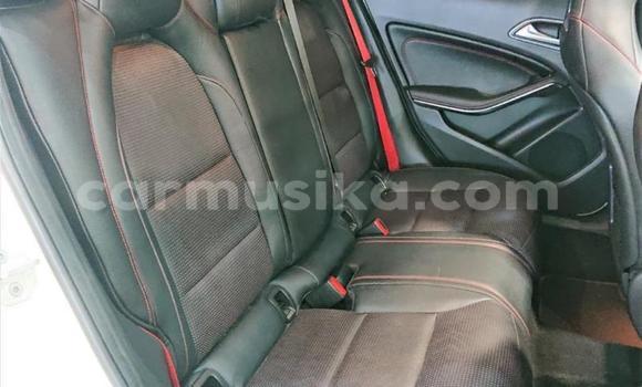 Tenga Tsaru Mercedes‒Benz 250 Chena Mota in Beitbridge in Matabeleland South Tenga Tsaru Mercedes‒Benz 250 Chena Mota in Beitbridge in Matabeleland South