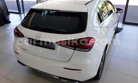 Acheter Occasion Voiture Mercedes‒Benz C–Class Blanc à Beitbridge, Matabeleland South Acheter Occasion Voiture Mercedes‒Benz C–Class Blanc à Beitbridge, Matabeleland South