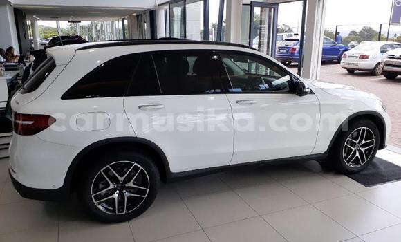 Acheter Occasion Voiture Mercedes‒Benz C-klasse Blanc à Beitbridge, Matabeleland South Acheter Occasion Voiture Mercedes‒Benz C-klasse Blanc à Beitbridge, Matabeleland South