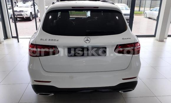 Acheter Occasion Voiture Mercedes‒Benz C-klasse Blanc à Beitbridge, Matabeleland South Acheter Occasion Voiture Mercedes‒Benz C-klasse Blanc à Beitbridge, Matabeleland South