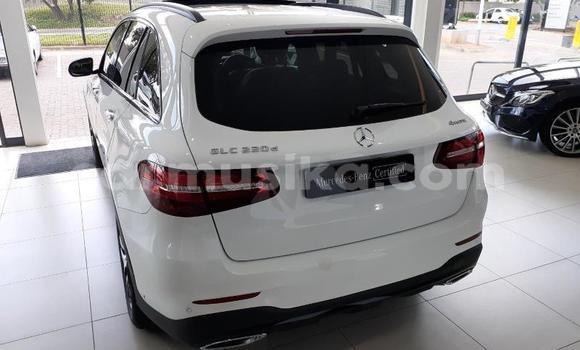 Acheter Occasion Voiture Mercedes‒Benz C-klasse Blanc à Beitbridge, Matabeleland South Acheter Occasion Voiture Mercedes‒Benz C-klasse Blanc à Beitbridge, Matabeleland South