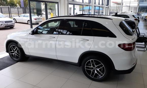 Acheter Occasion Voiture Mercedes‒Benz C-klasse Blanc à Beitbridge, Matabeleland South Acheter Occasion Voiture Mercedes‒Benz C-klasse Blanc à Beitbridge, Matabeleland South