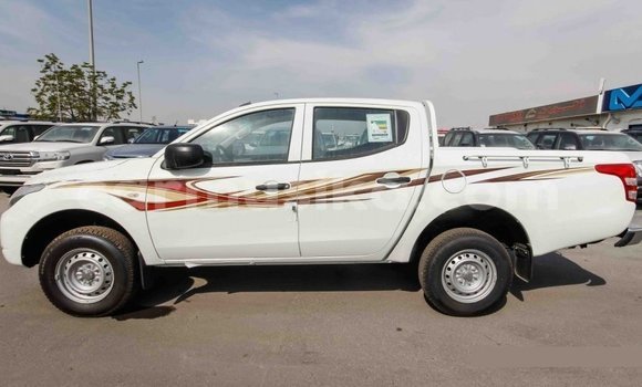 Acheter Import Voiture Mitsubishi L200 Blanc à Import - Dubai, Harare Acheter Import Voiture Mitsubishi L200 Blanc à Import - Dubai, Harare