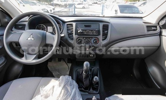 Acheter Import Voiture Mitsubishi L200 Blanc à Import - Dubai, Harare Acheter Import Voiture Mitsubishi L200 Blanc à Import - Dubai, Harare