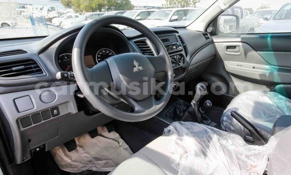 Acheter Import Voiture Mitsubishi L200 Blanc à Import - Dubai, Harare Acheter Import Voiture Mitsubishi L200 Blanc à Import - Dubai, Harare