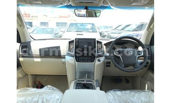 Tenga Imported Toyota Land Cruiser Bhuruu Mota in Import - Dubai in Harare Tenga Imported Toyota Land Cruiser Bhuruu Mota in Import - Dubai in Harare