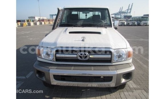 Tenga Imported Toyota Land Cruiser Chena Mota in Import - Dubai in Harare Tenga Imported Toyota Land Cruiser Chena Mota in Import - Dubai in Harare