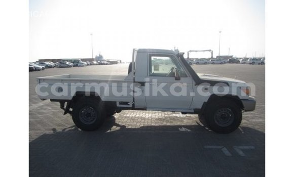 Tenga Imported Toyota Land Cruiser Chena Mota in Import - Dubai in Harare Tenga Imported Toyota Land Cruiser Chena Mota in Import - Dubai in Harare
