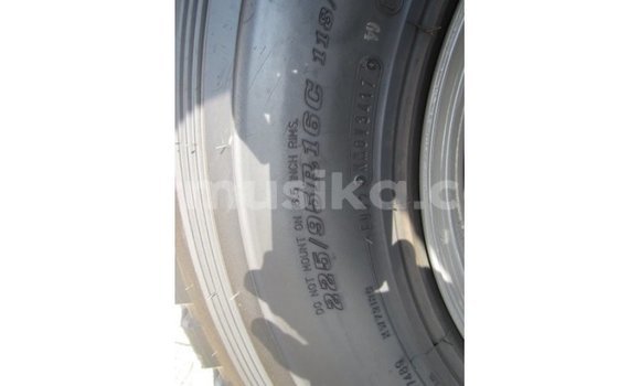 Tenga Imported Toyota Land Cruiser Chena Mota in Import - Dubai in Harare Tenga Imported Toyota Land Cruiser Chena Mota in Import - Dubai in Harare