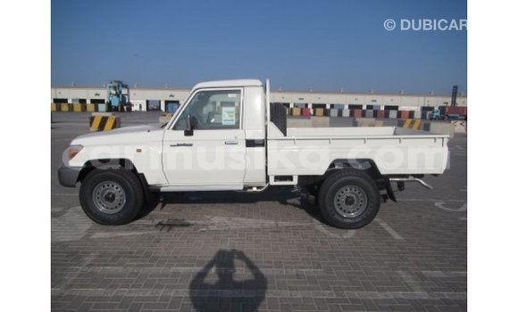 Tenga Imported Toyota Land Cruiser Chena Mota in Import - Dubai in Harare Tenga Imported Toyota Land Cruiser Chena Mota in Import - Dubai in Harare