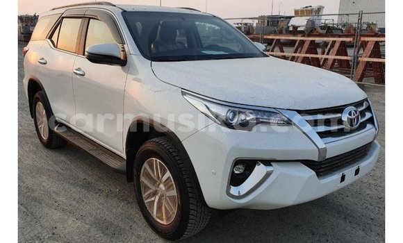 Buy Import Toyota Fortuner White Car in Import - Dubai in Harare Buy Import Toyota Fortuner White Car in Import - Dubai in Harare