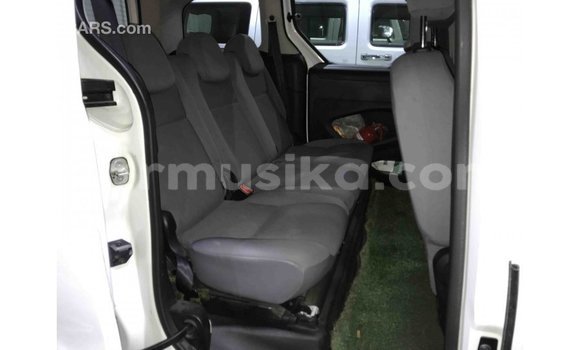 Nunua Imported Peugeot Partner Nyeupe Gari ndani ya Import - Dubai nchini Harare