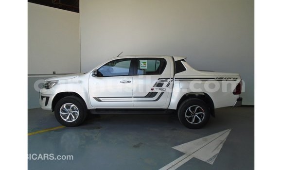 Acheter Import Voiture Toyota Hilux Blanc à Import - Dubai, Harare Acheter Import Voiture Toyota Hilux Blanc à Import - Dubai, Harare