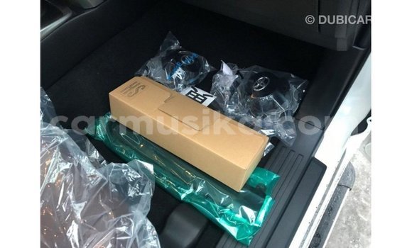 Acheter Import Utilitaire Toyota HiAce Blanc à Import - Dubai, Harare Acheter Import Utilitaire Toyota HiAce Blanc à Import - Dubai, Harare