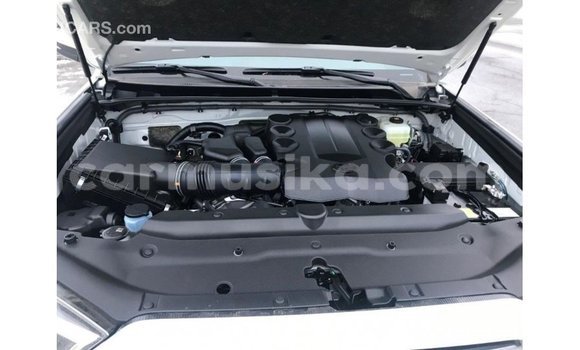 Acheter Import Utilitaire Toyota HiAce Blanc à Import - Dubai, Harare Acheter Import Utilitaire Toyota HiAce Blanc à Import - Dubai, Harare