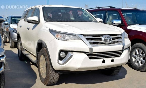 Acheter Import Voiture Toyota Fortuner Blanc à Import - Dubai, Harare Acheter Import Voiture Toyota Fortuner Blanc à Import - Dubai, Harare