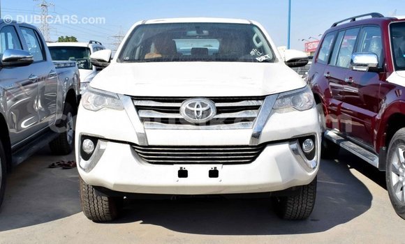 Acheter Import Voiture Toyota Fortuner Blanc à Import - Dubai, Harare Acheter Import Voiture Toyota Fortuner Blanc à Import - Dubai, Harare