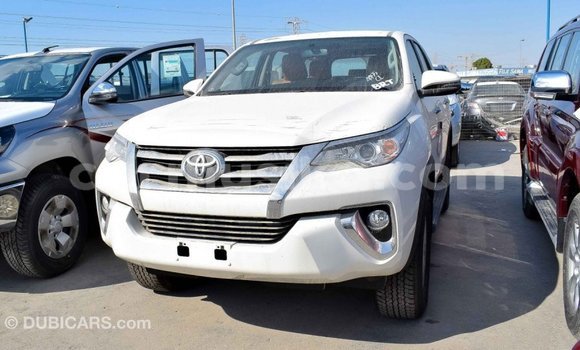 Acheter Import Voiture Toyota Fortuner Blanc à Import - Dubai, Harare Acheter Import Voiture Toyota Fortuner Blanc à Import - Dubai, Harare