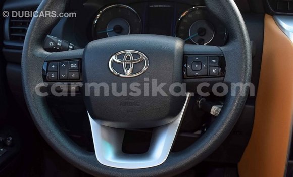 Acheter Import Voiture Toyota Fortuner Blanc à Import - Dubai, Harare Acheter Import Voiture Toyota Fortuner Blanc à Import - Dubai, Harare