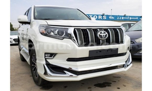 Acheter Import Voiture Toyota Prado Blanc à Import - Dubai, Harare Acheter Import Voiture Toyota Prado Blanc à Import - Dubai, Harare