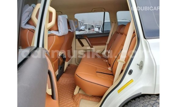 Acheter Import Voiture Toyota Prado Blanc à Import - Dubai, Harare Acheter Import Voiture Toyota Prado Blanc à Import - Dubai, Harare