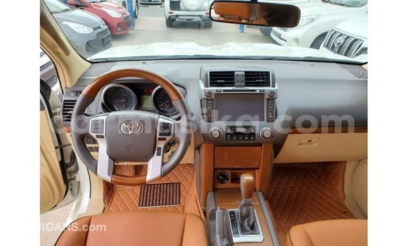 Acheter Import Voiture Toyota Prado Blanc à Import - Dubai, Harare Acheter Import Voiture Toyota Prado Blanc à Import - Dubai, Harare