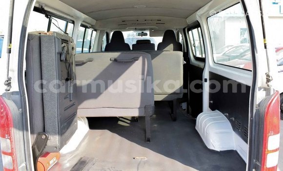 Tenga Imported Toyota Hiace Chena Mota in Import - Dubai in Harare Tenga Imported Toyota Hiace Chena Mota in Import - Dubai in Harare