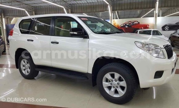 Nunua Imported Toyota Prado Nyeupe Gari ndani ya Import - Dubai nchini Harare Nunua Imported Toyota Prado Nyeupe Gari ndani ya Import - Dubai nchini Harare