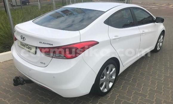 Acheter Occasion Voiture Hyundai Accent Blanc à Beitbridge, Matabeleland South Acheter Occasion Voiture Hyundai Accent Blanc à Beitbridge, Matabeleland South