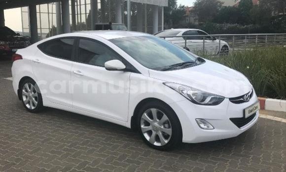 Acheter Occasion Voiture Hyundai Accent Blanc à Beitbridge, Matabeleland South Acheter Occasion Voiture Hyundai Accent Blanc à Beitbridge, Matabeleland South